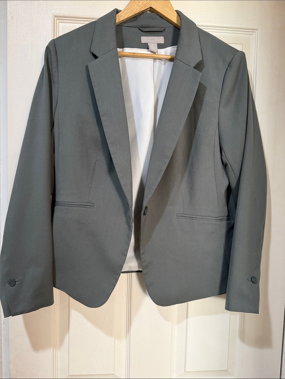 Classic Women's Gray Blazer - Tailored Single-Button Jacket size large